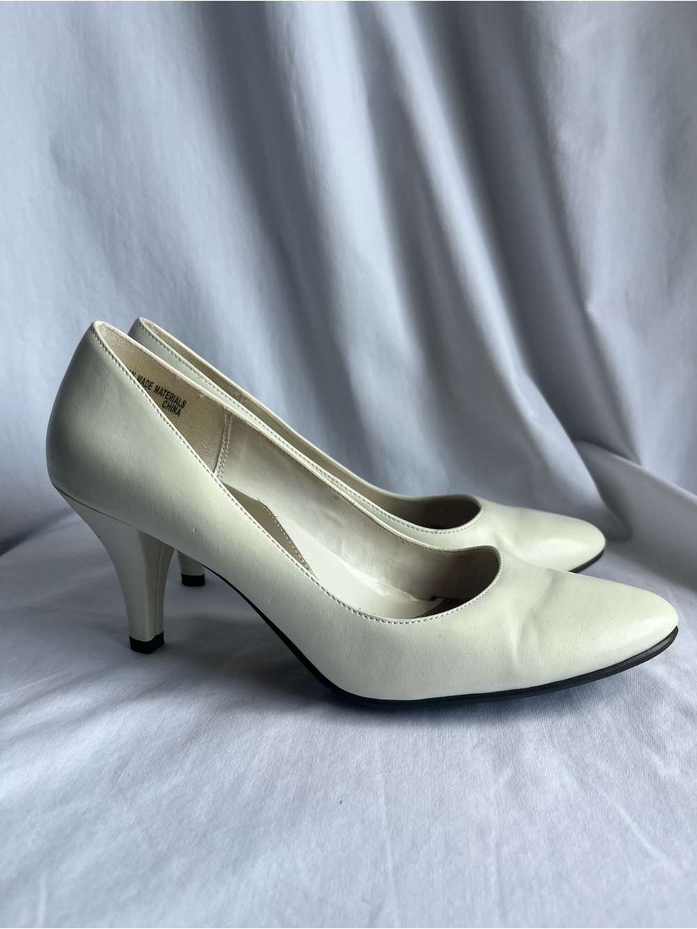 Elegant Cream Round-Toe Mid Heel Pumps 8M